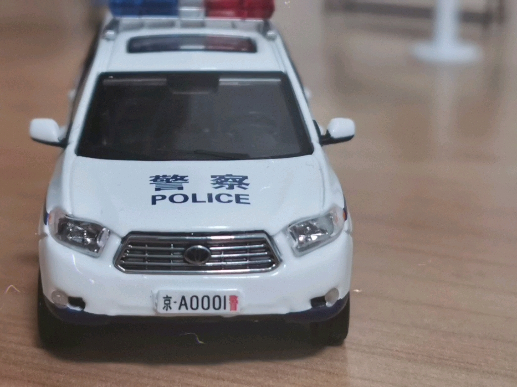 1/64 gcd丰田汉兰达警车