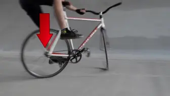 Télécharger la video: 【Fixed Gear】死飞教学—如何倒踩画圆