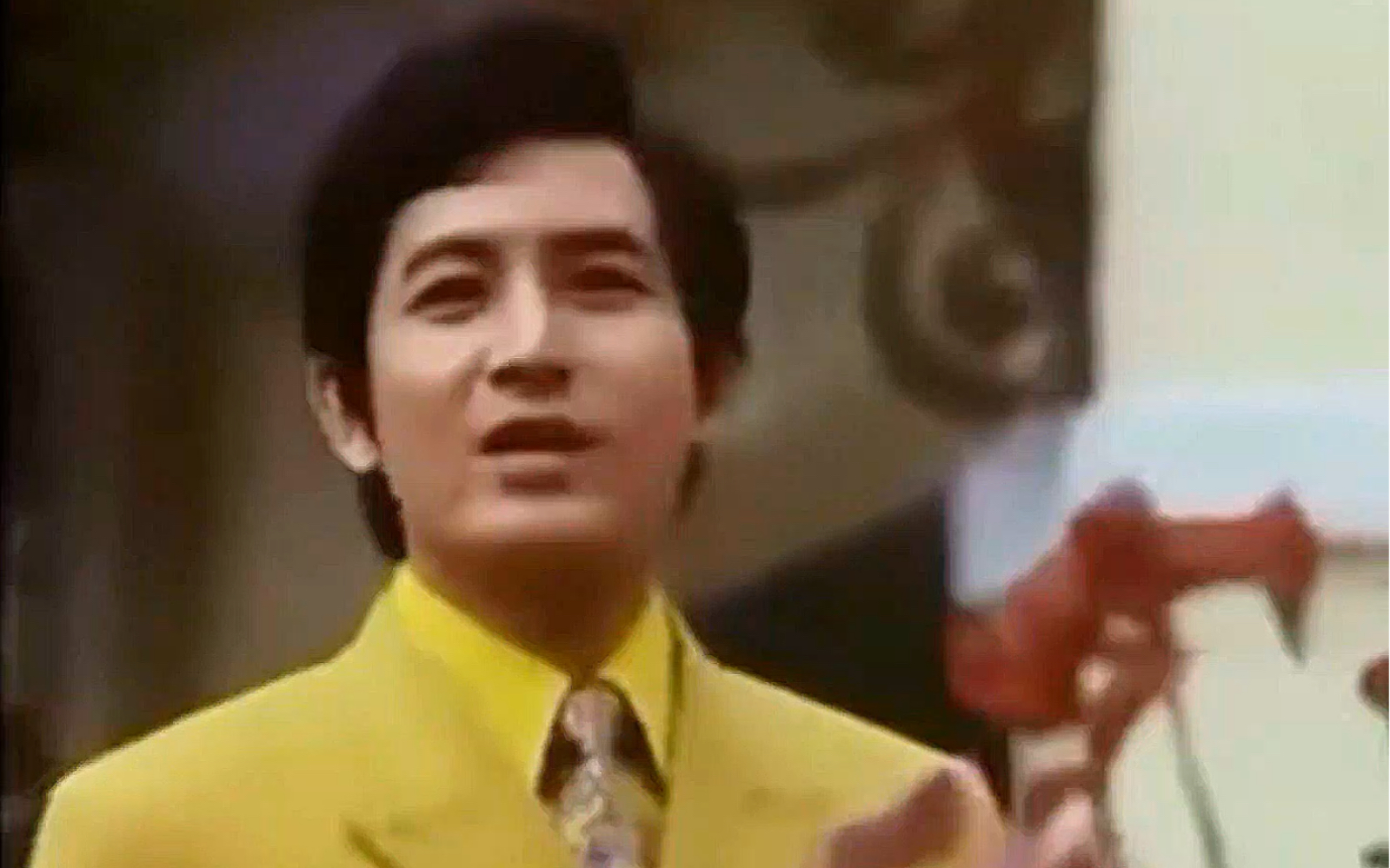 [图]《泪的小花》1971年青山演唱