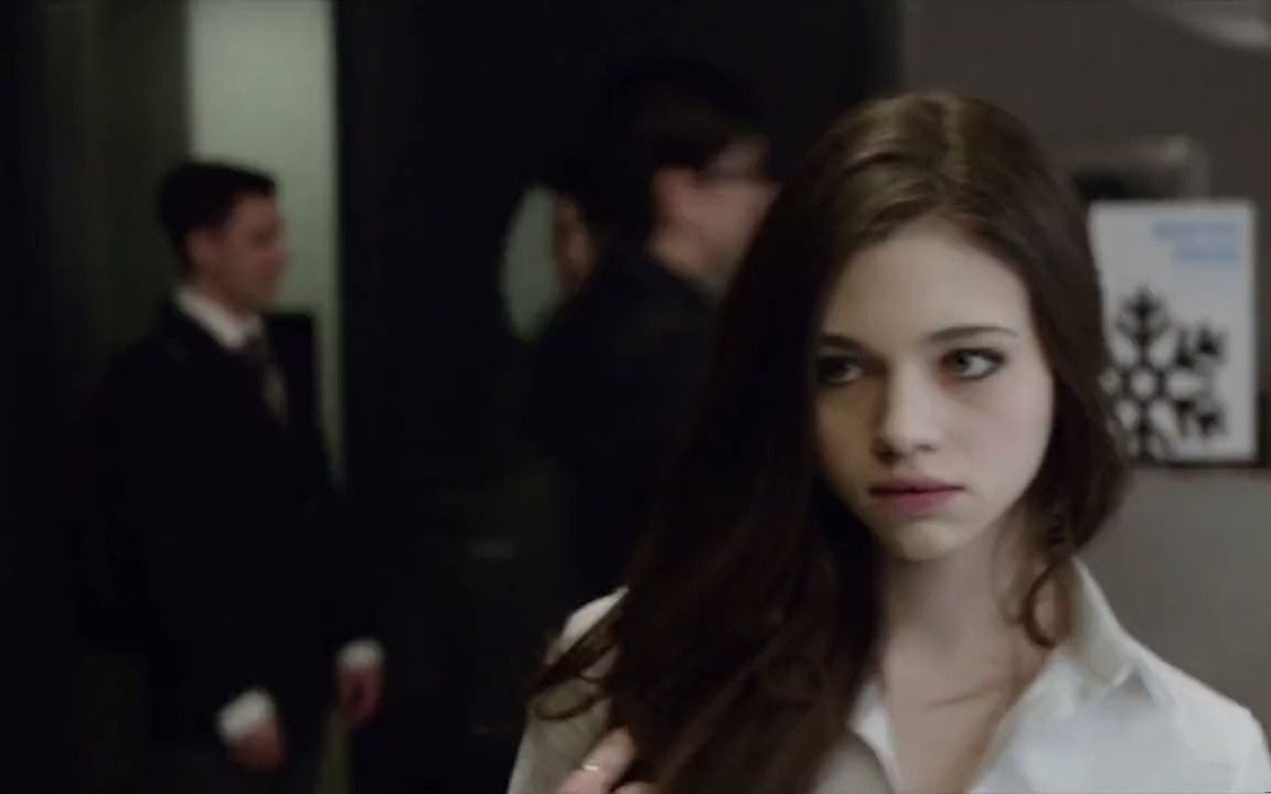 《镜中人》:美女被校霸欺负,激发出双重人格,开启恐怖的复仇路