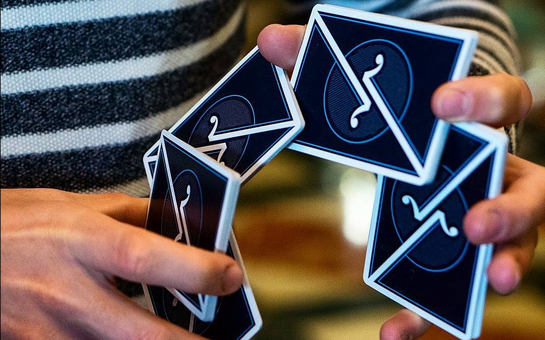 juggler纸牌的花式小秀