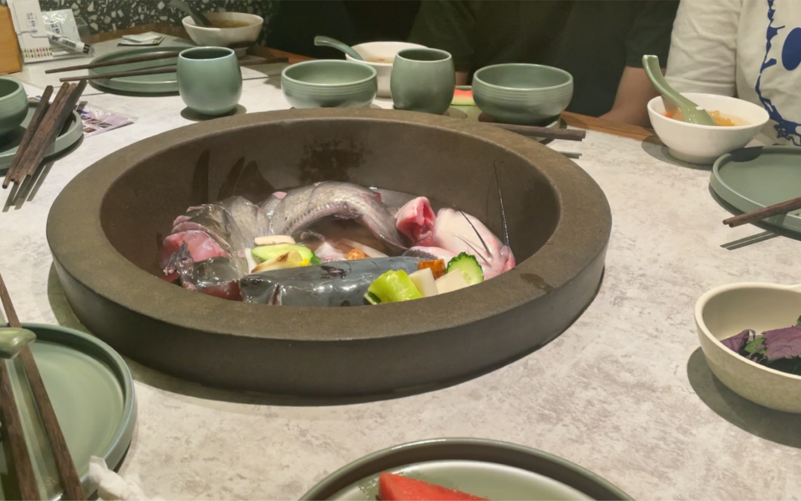 鲜潭蒸汽石锅鱼干饭人来了