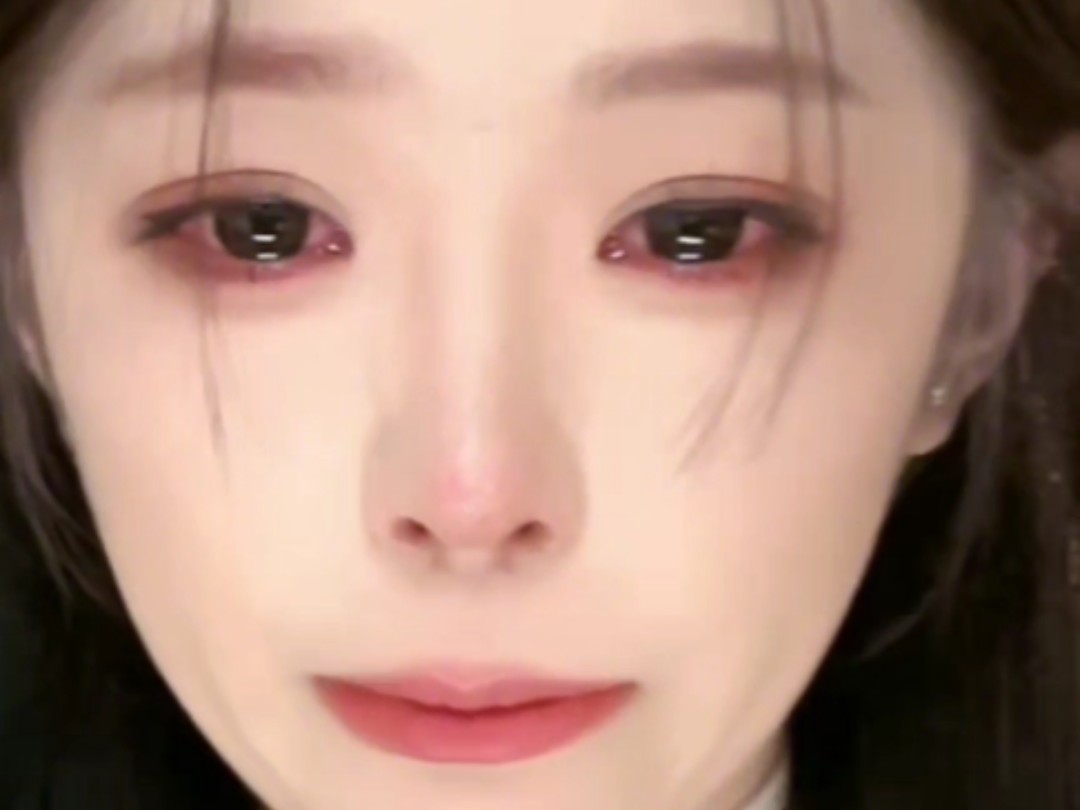 念念 哭红了眼睛