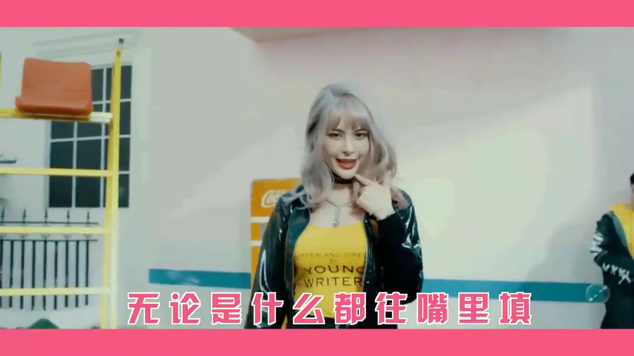 [图]超可爱神曲：小爱与花儿乐队《哎呀呀》MV