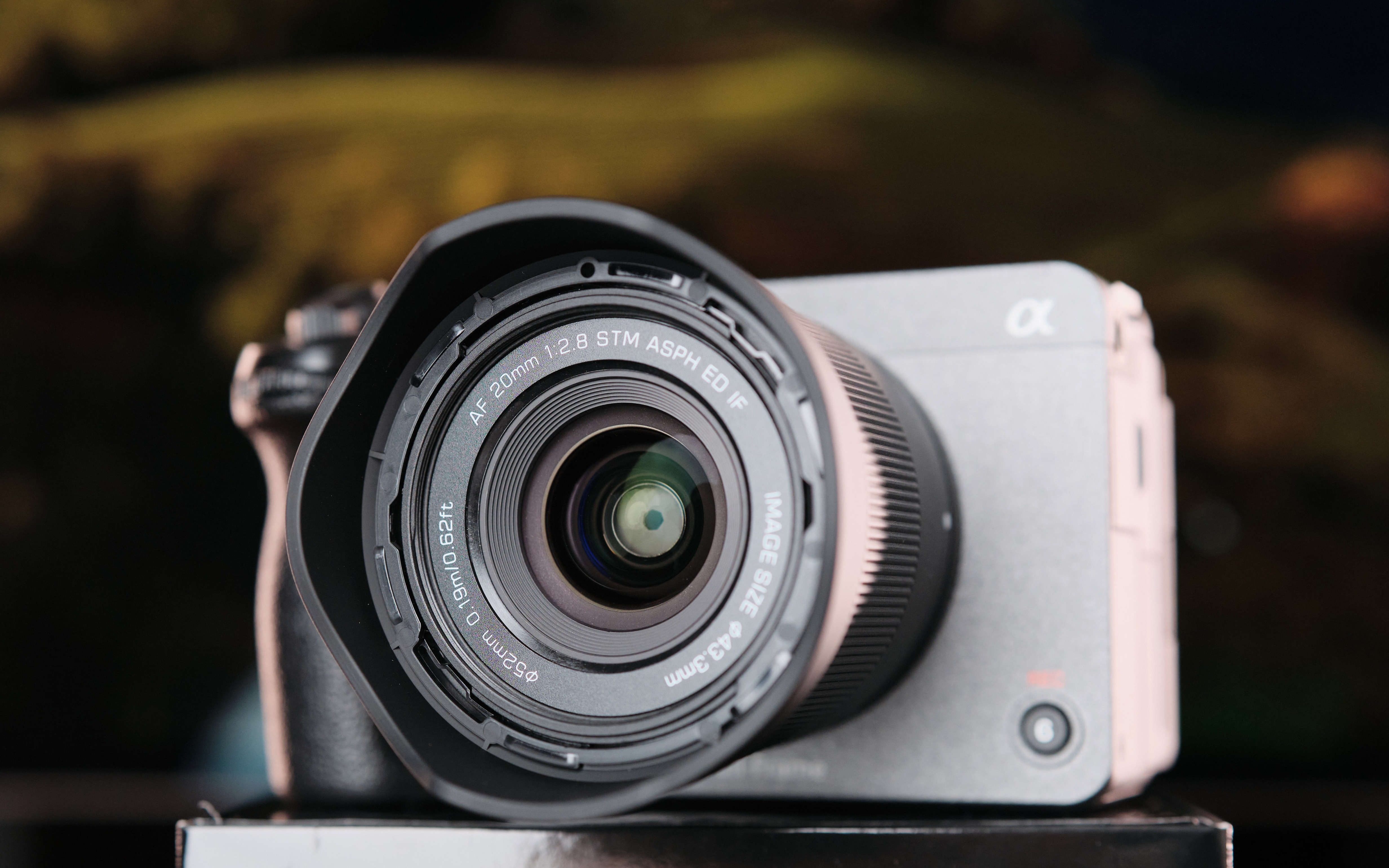 百元级全画幅自动对焦镜头!buff叠满的唯卓仕af20mm f2.