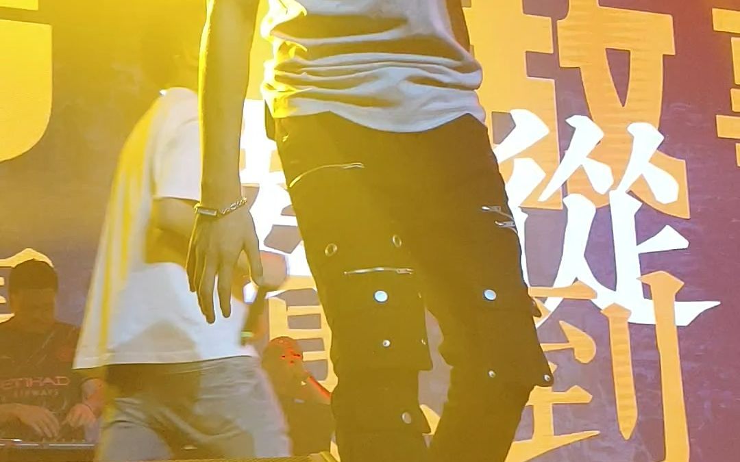 深圳王齐铭run my city演出 熊心豹子胆