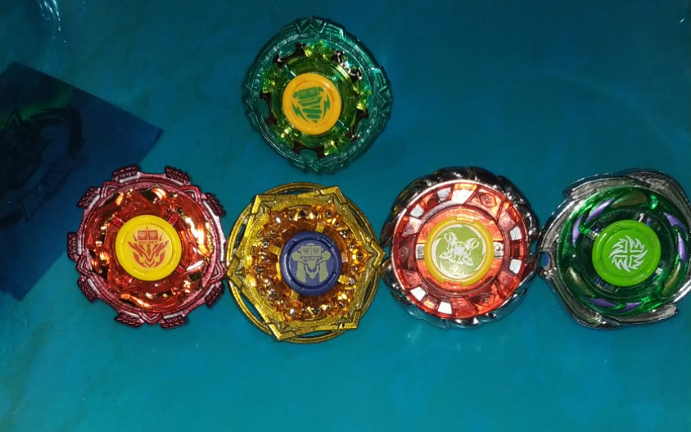 飓风战魂v系列对战一个盗版和一个忘记名字的陀螺