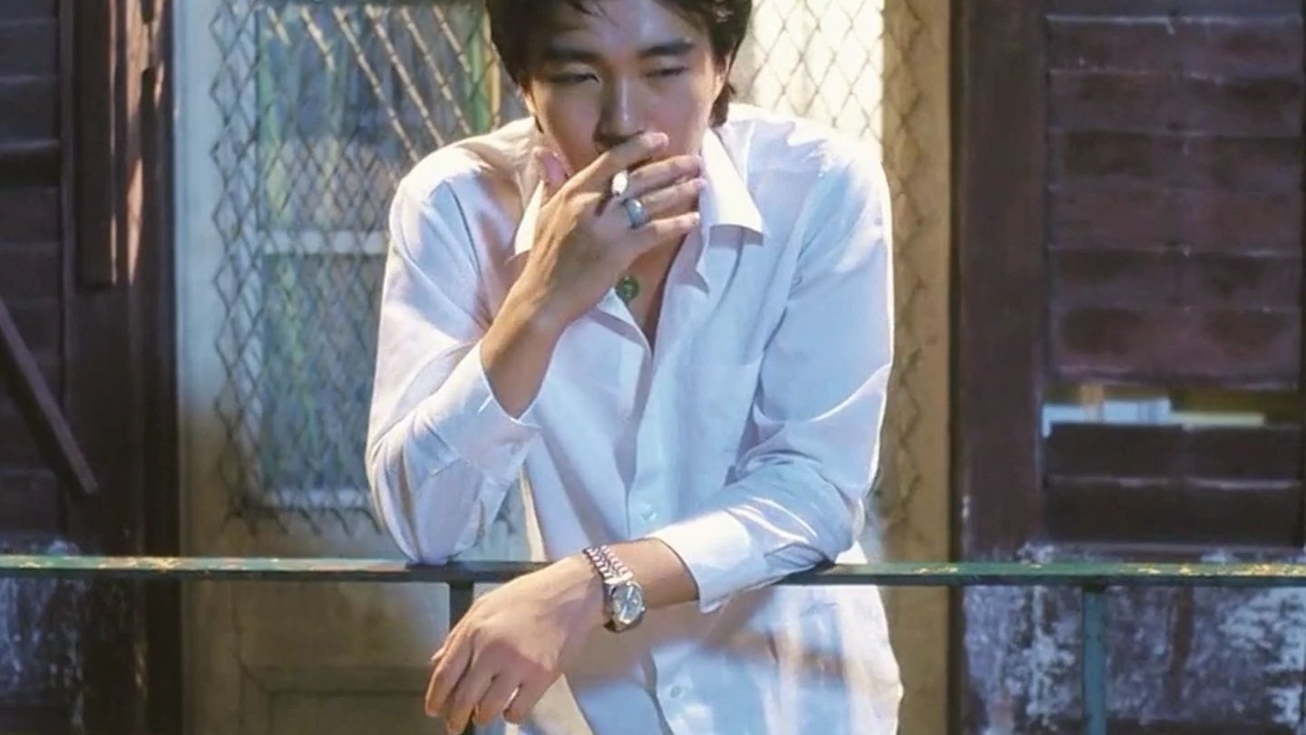 星爷一个抽烟镜头 吊打一堆小鲜肉