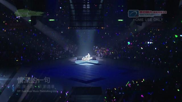 刘德华作词,2010年红磡演唱会上刘德华又骑上了一辆炫酷的nsr250r摩托