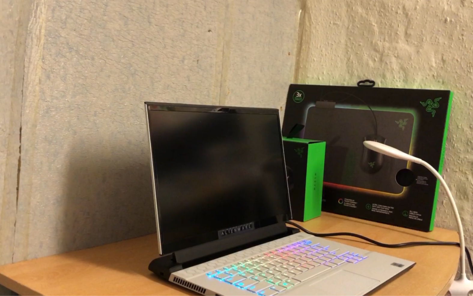 外星人m15 r4开箱_哔哩哔哩 (゜-゜)つロ 干杯~-bilibili