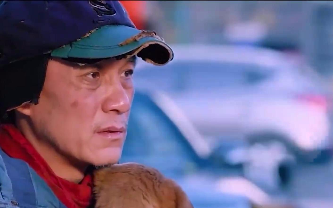 应承:老汉吃饭差1块钱,小伙甩给老板1000!