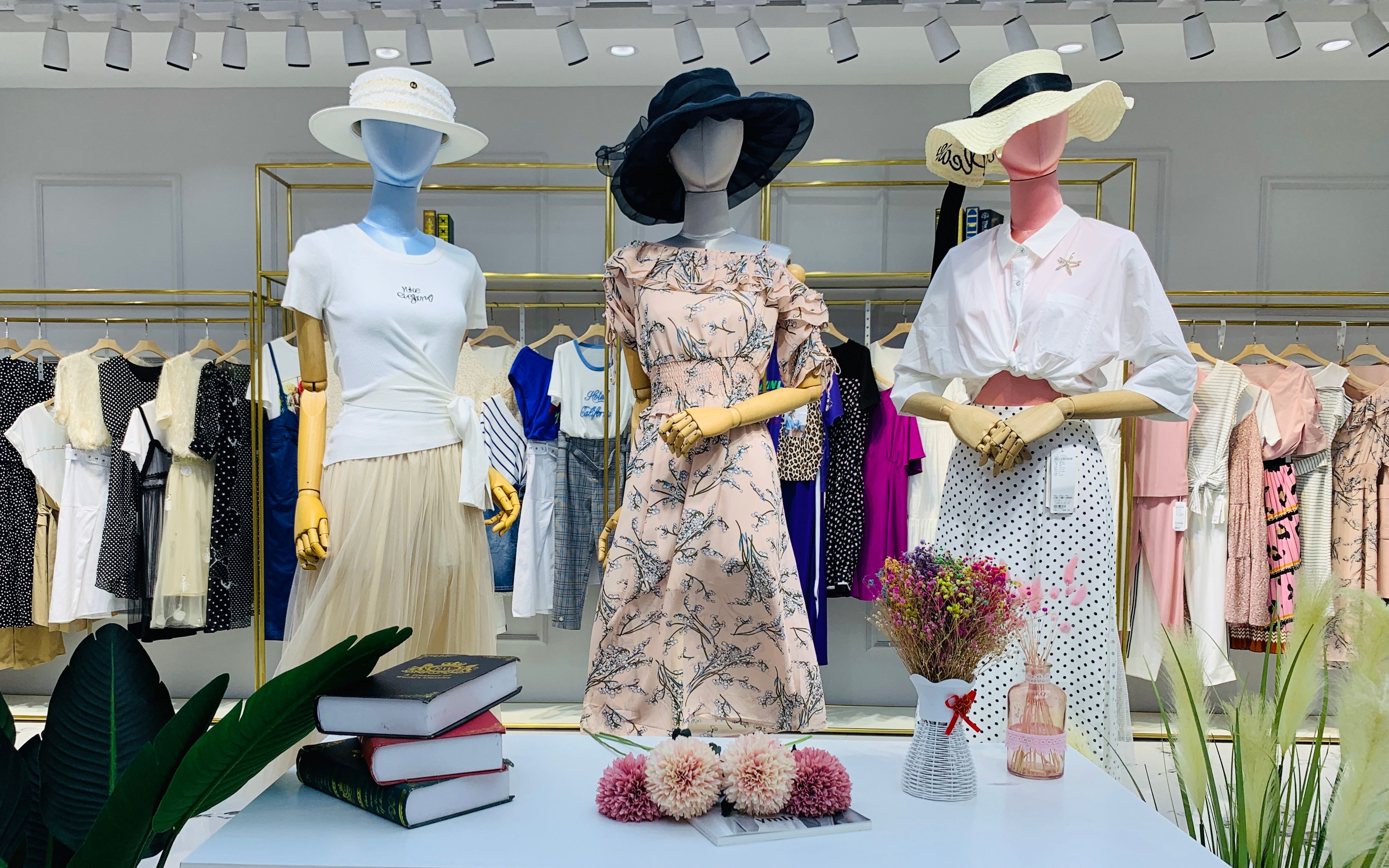 杭州知名品牌【蔓诺蒂】21夏装品牌折扣女装走份