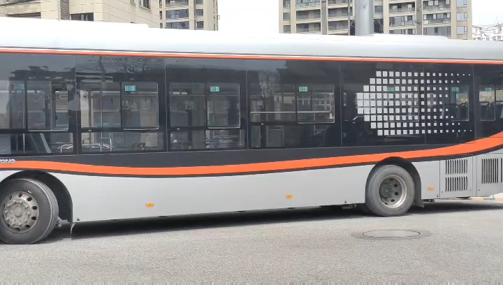 温州快速公交b301路出站,开往茶山车库