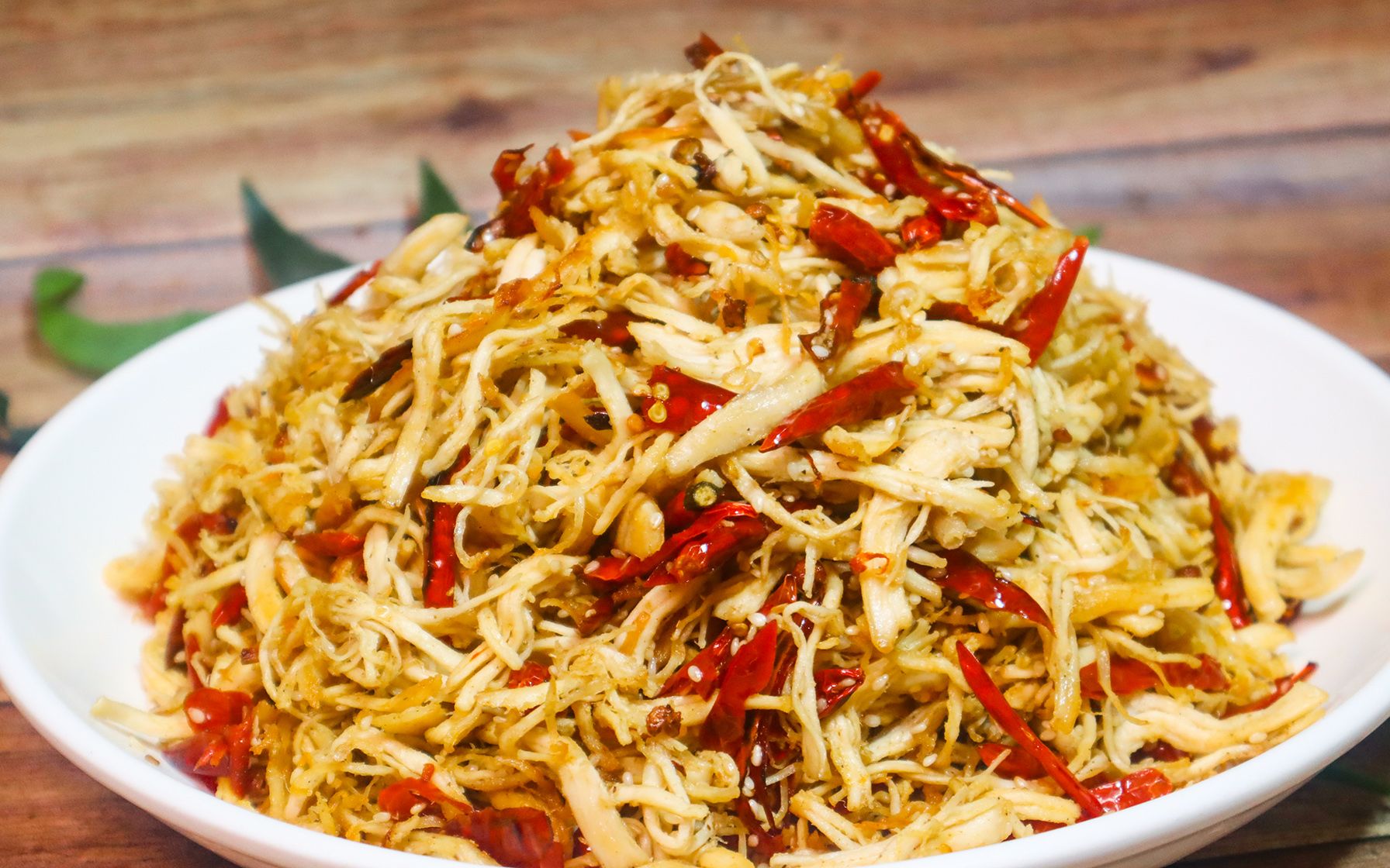 鸡胸肉又出新吃法,大厨教你干煸麻辣鸡丝,又香又辣,下酒解馋!