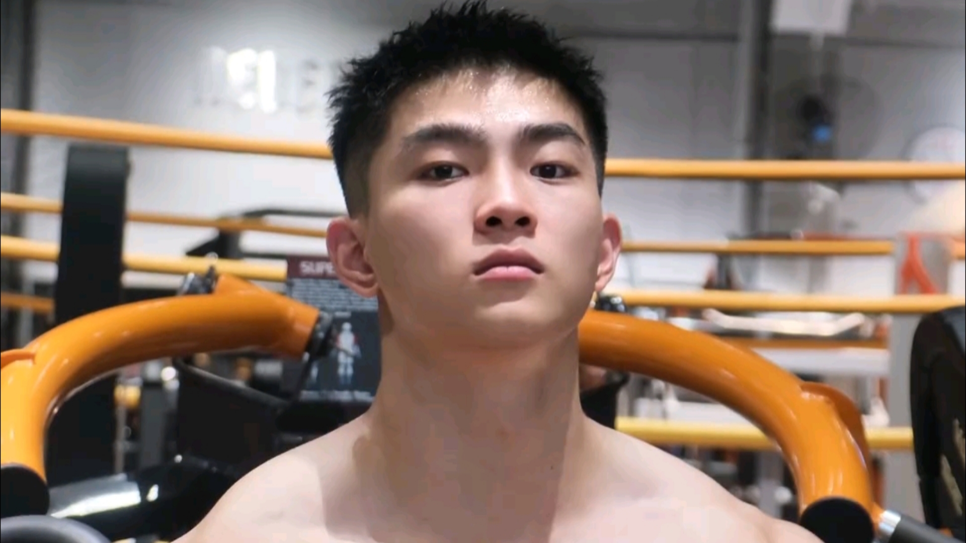 大胸肌肌肉帅哥健身