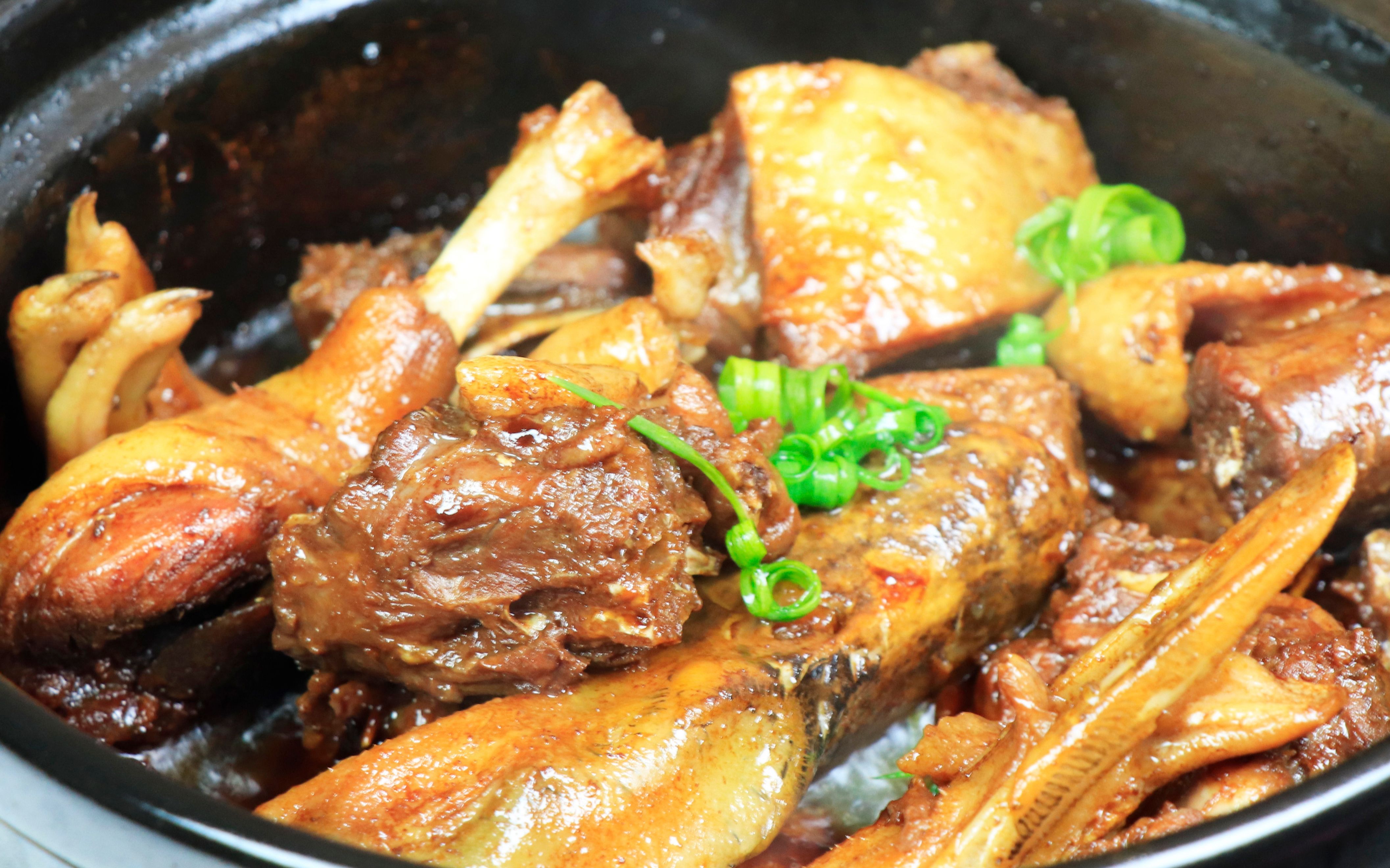 姜母鸭怎么做才好吃?教你一个新做法,出锅色泽诱人,香气四溢