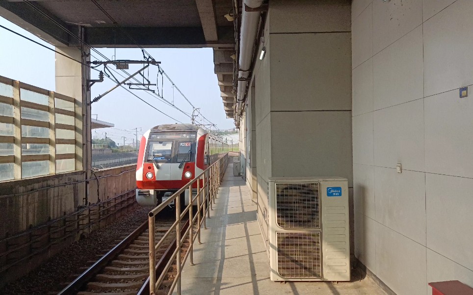 【全网首发】南京地铁2号线02 103104金马路站不停站通过回库