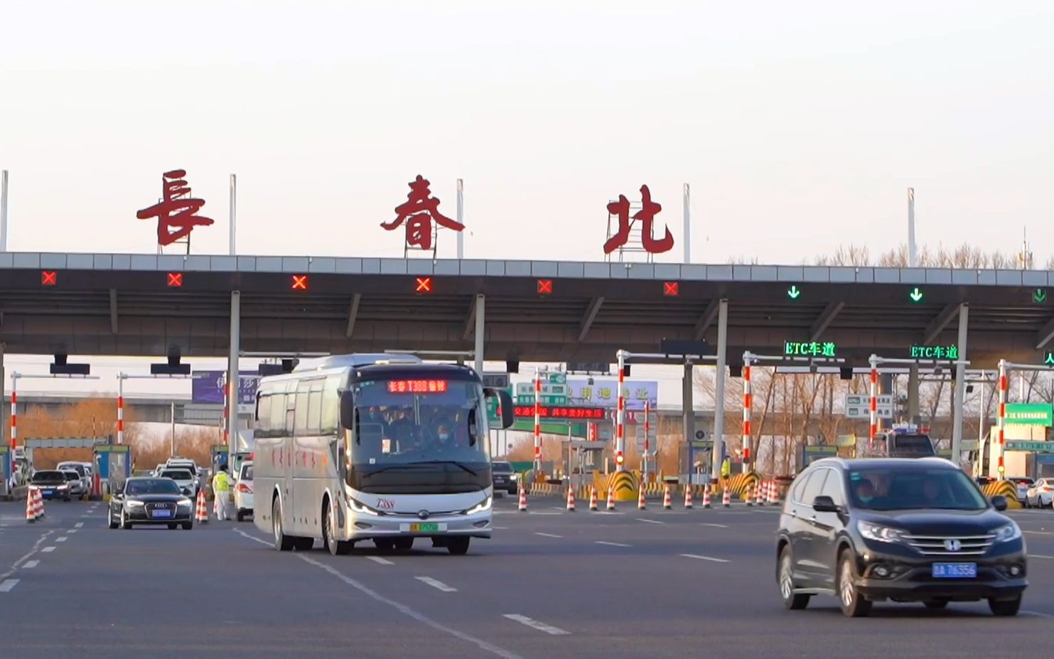 “全国最长纯电公交线路”(195公里)通车一周年!从深陷困局到扭亏为盈,再到明星线路和行业标杆,看宇通新能源如何助力长榆专线T388路蝶变新生哔哩...