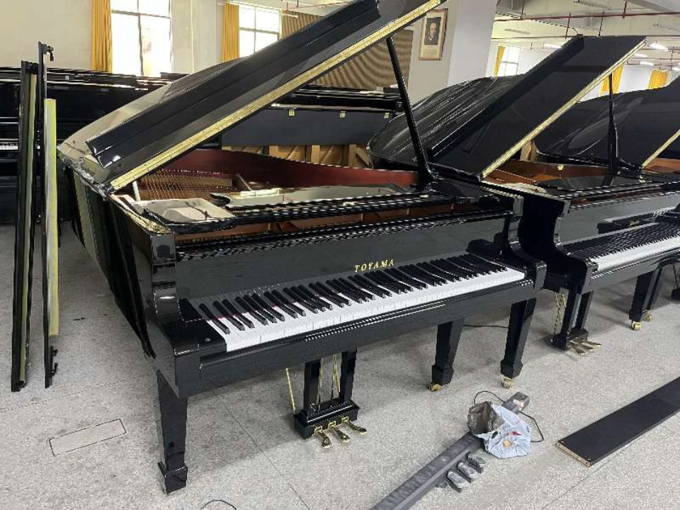 托雅玛三角钢琴162,12800元上物流全国各地发货