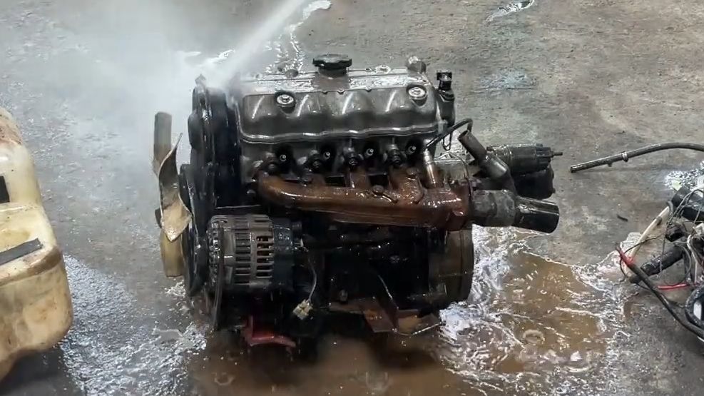 两百买下一台报废发动机,拿回家拆卸后精心修复,没想到有人出价两万