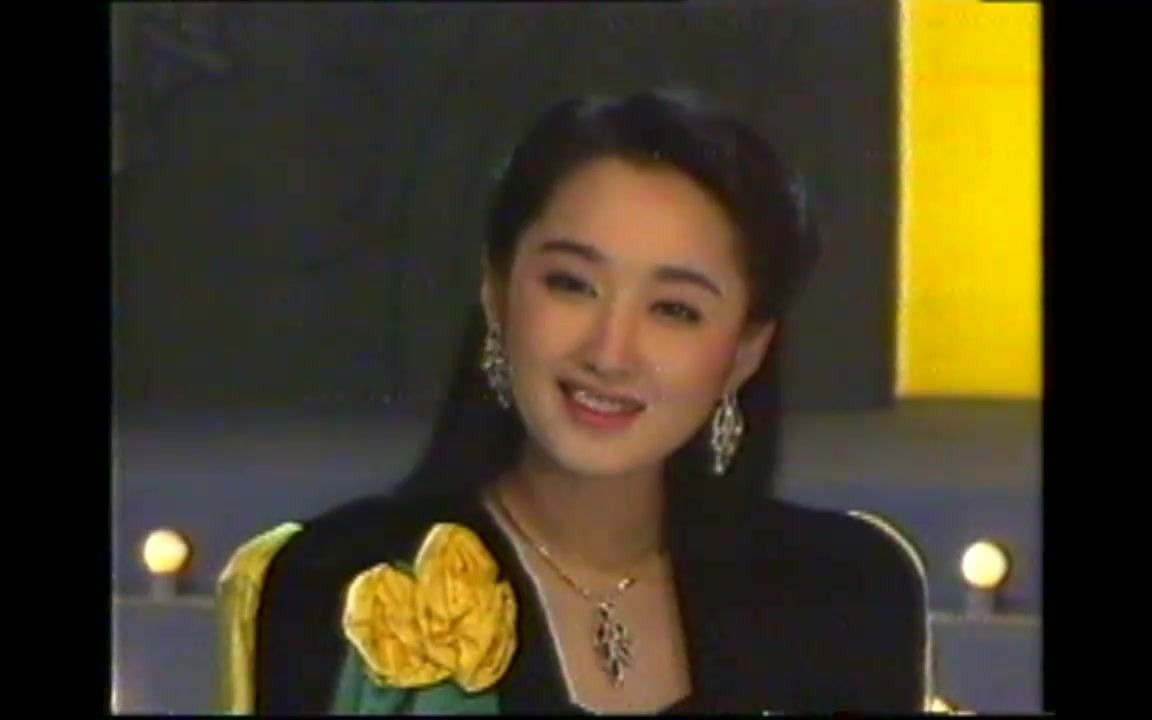 [图]杨钰莹《风含情水含笑》（1992央视旋转舞台采访版）