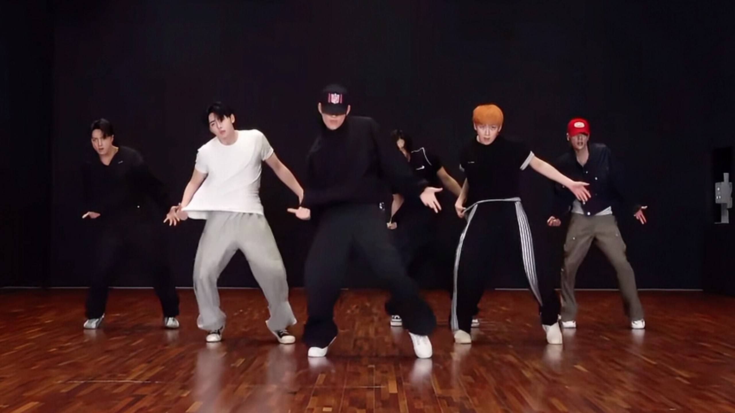 ENHYPEN - Bloody Paradise(巴提版) 镜面扒舞 替换音轨 调色放大 带倍速