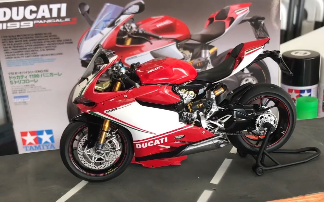 田宮112杜卡迪ducati1199panigales模型拼裝全過程