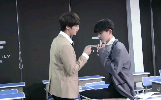 【祺鑫文轩翔霖and小张张】揪领带是什么xql行为?