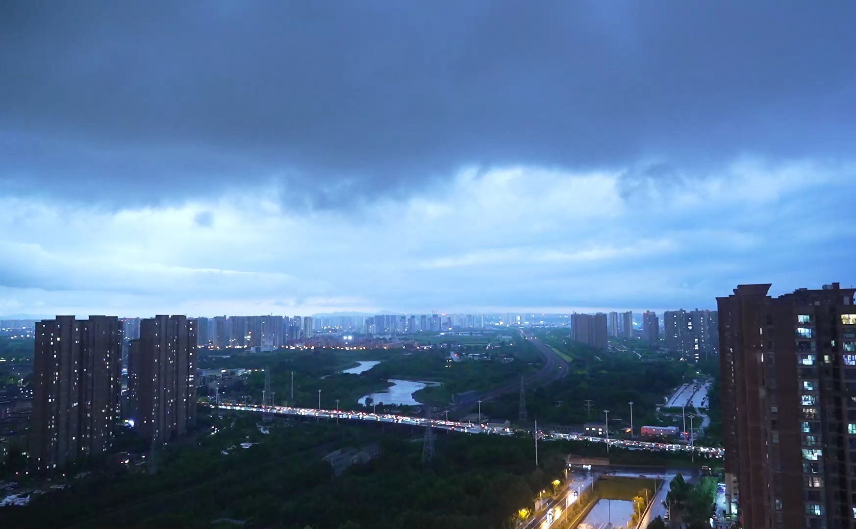 航拍暴雨后的郑州图片