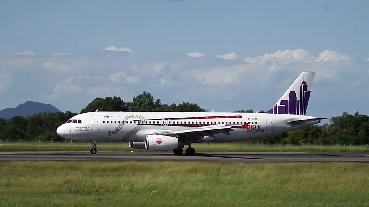 香港快运航空特殊涂装a320降落日本高松机场