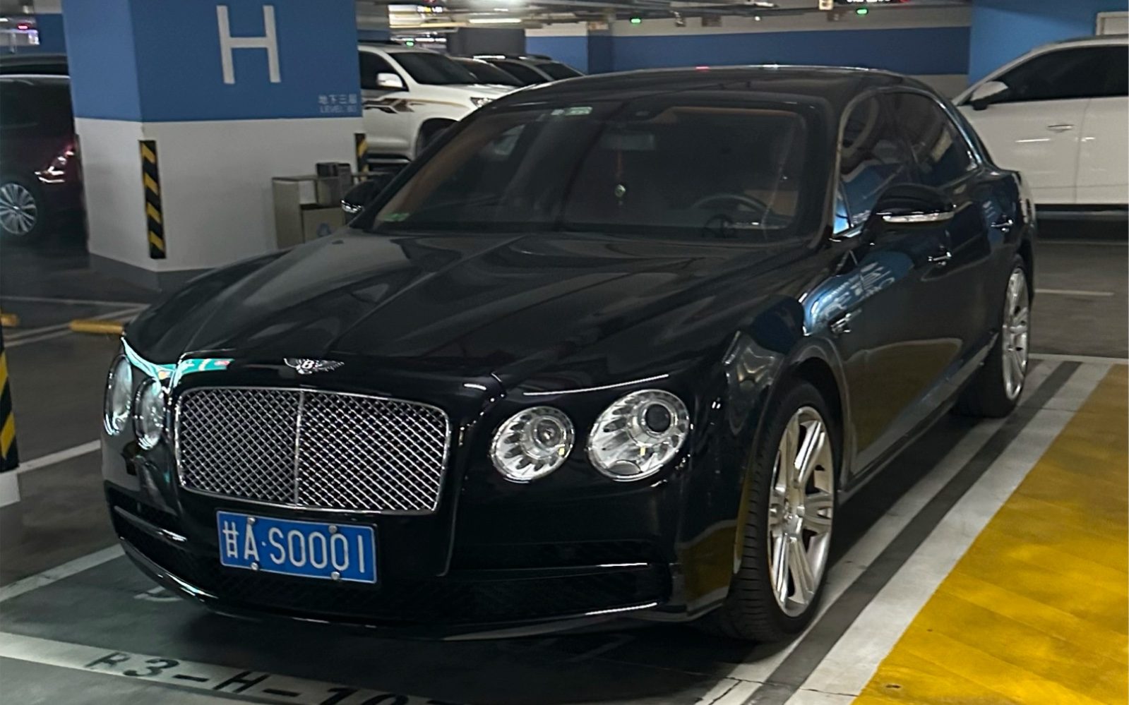 【兰州街拍】宾利合集!来看看你的宾利有没有