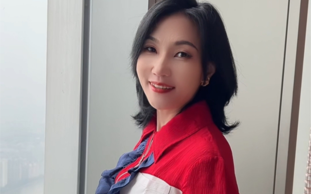 小华姐带你名牌云探店!