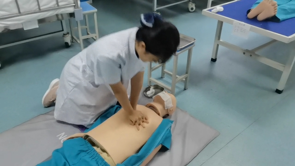 医学生考试之心肺复苏