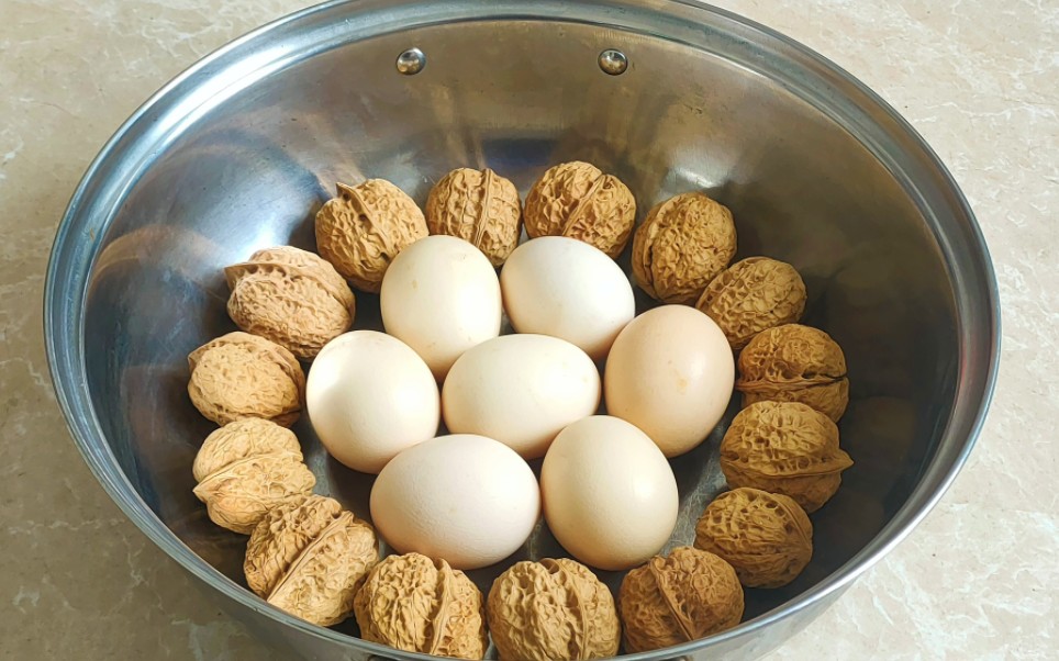 核桃煮鸡蛋,作用实在是太厉害了,很多人都不知道,省钱又实用