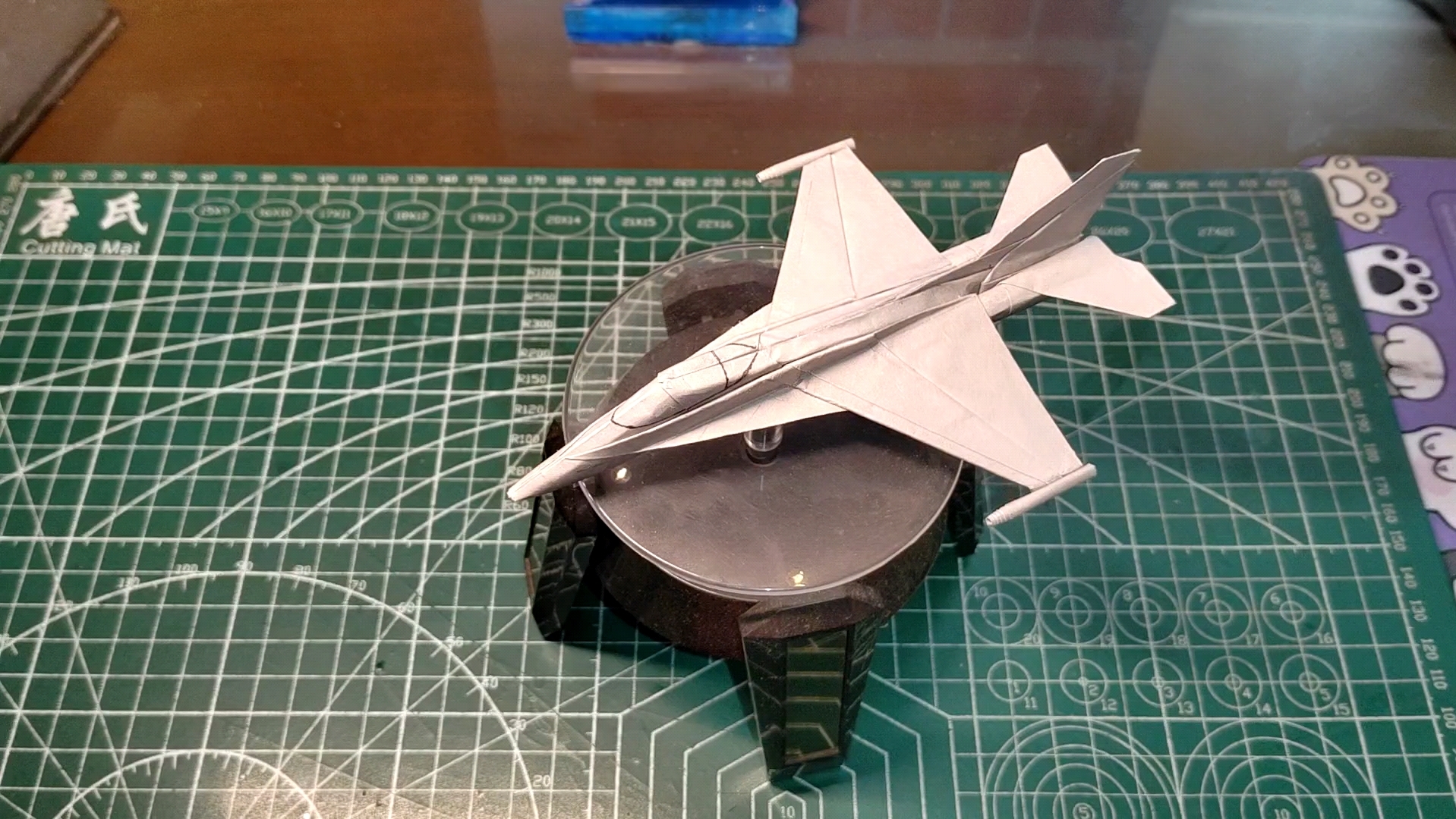 【折纸飞机】美国f16三段折改进版(原创),一张纸纯折不剪裁可飞行.