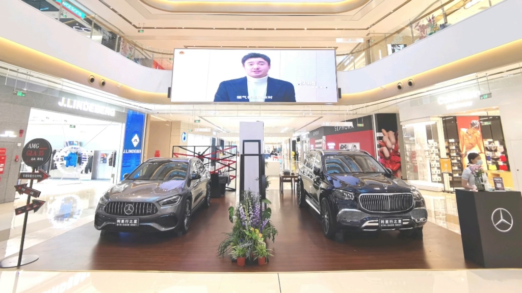 [图]迈巴赫GLS480+AMG GLA35 商超车展开始喽！