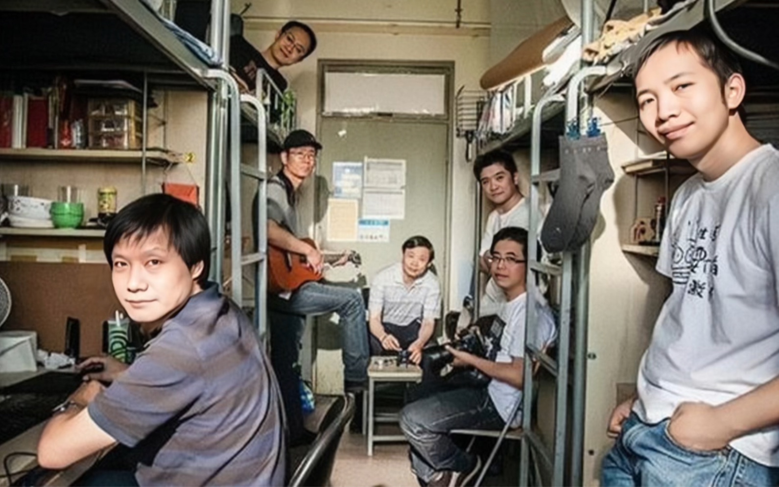 小米科技创业初期,雷军与合伙人在北京宿舍里的合影.