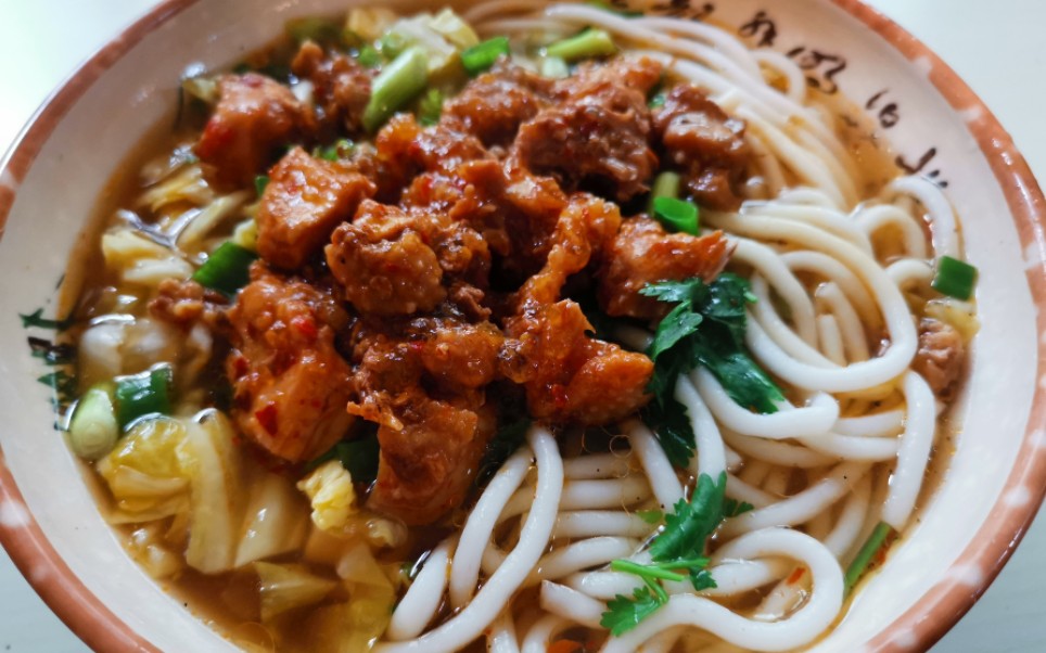 茂源粉店打卡突然火爆一碗11元的辣鸡粉