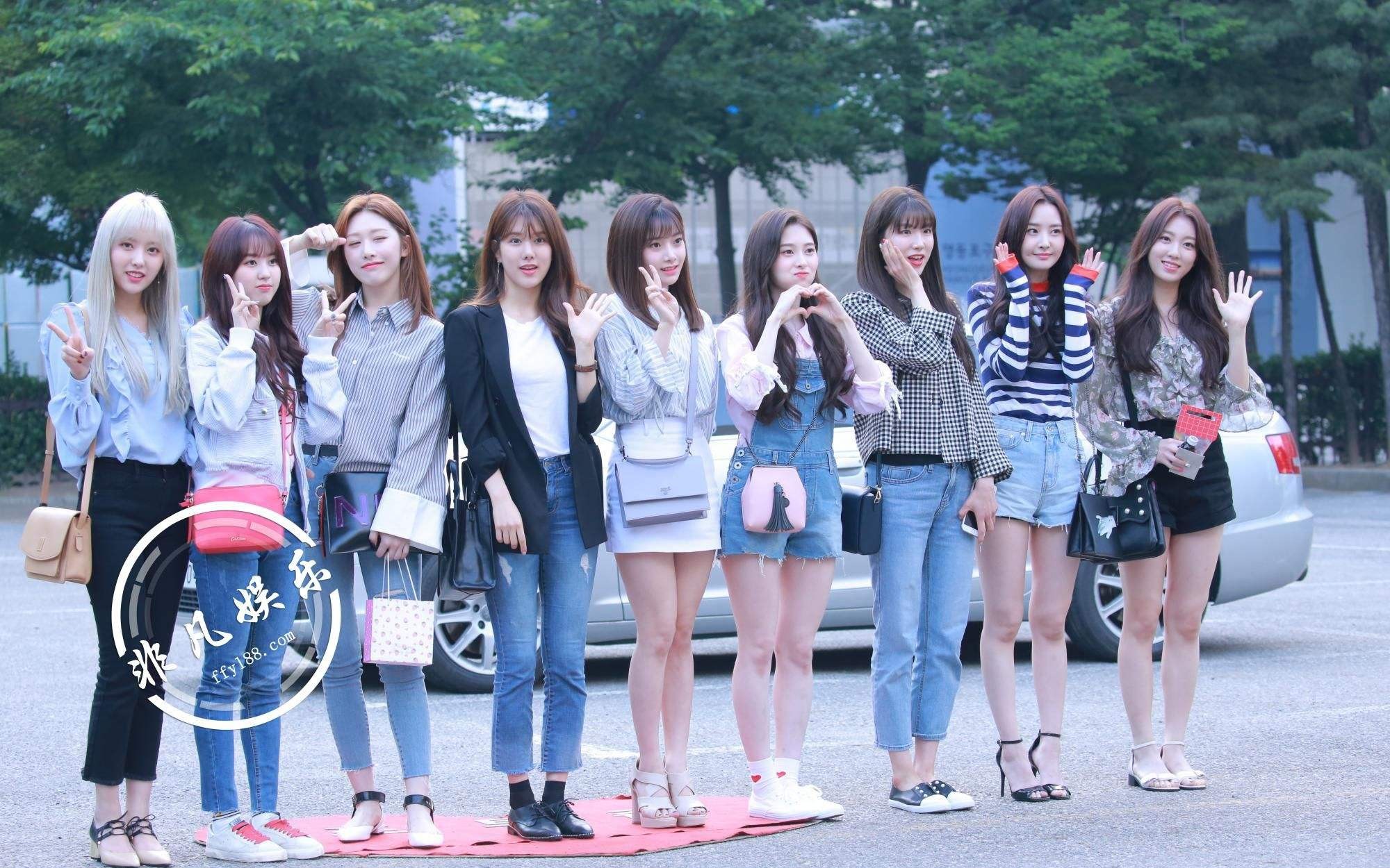 隔着屏幕都能真切感受到#可爱的#女团@uni t/银发红衣宛若从漫画世界