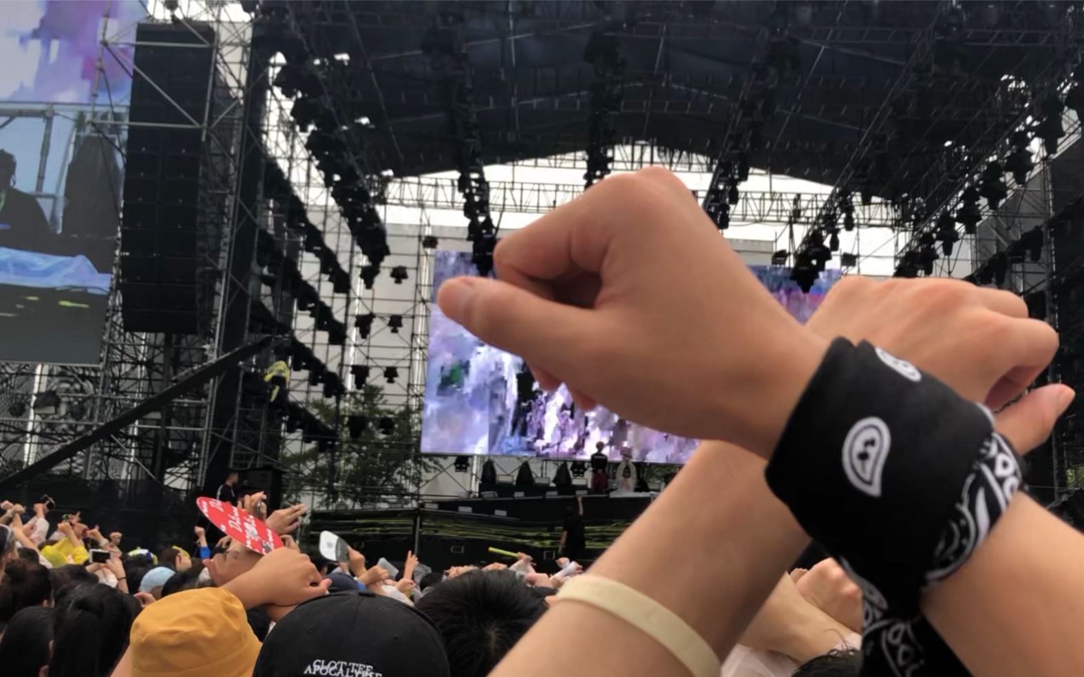 ayo音乐节最惊喜的robbbankshoutouttoxxxtentacionlookatme