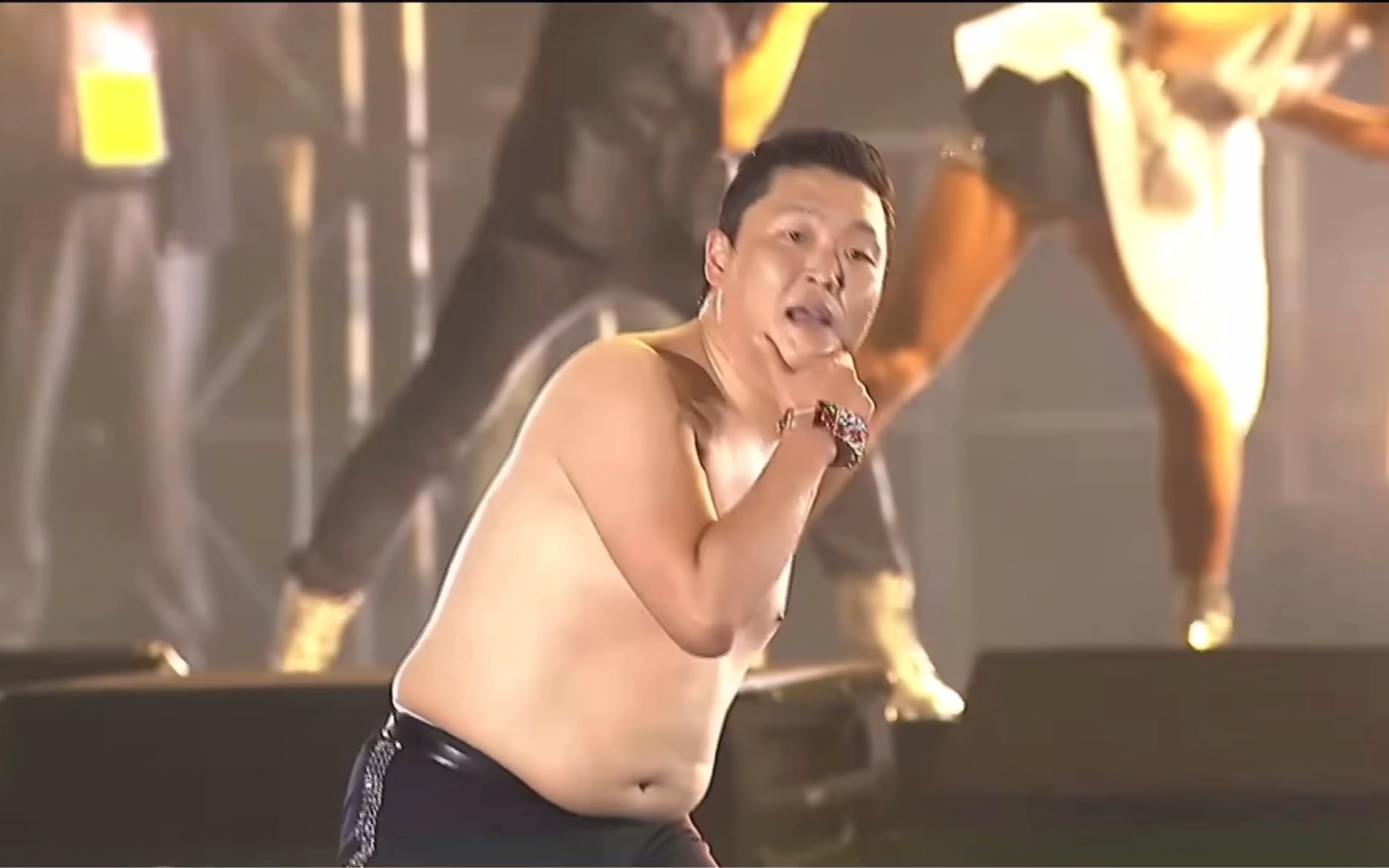 [图]PSY-江南style [2012首爾市政府演唱會]