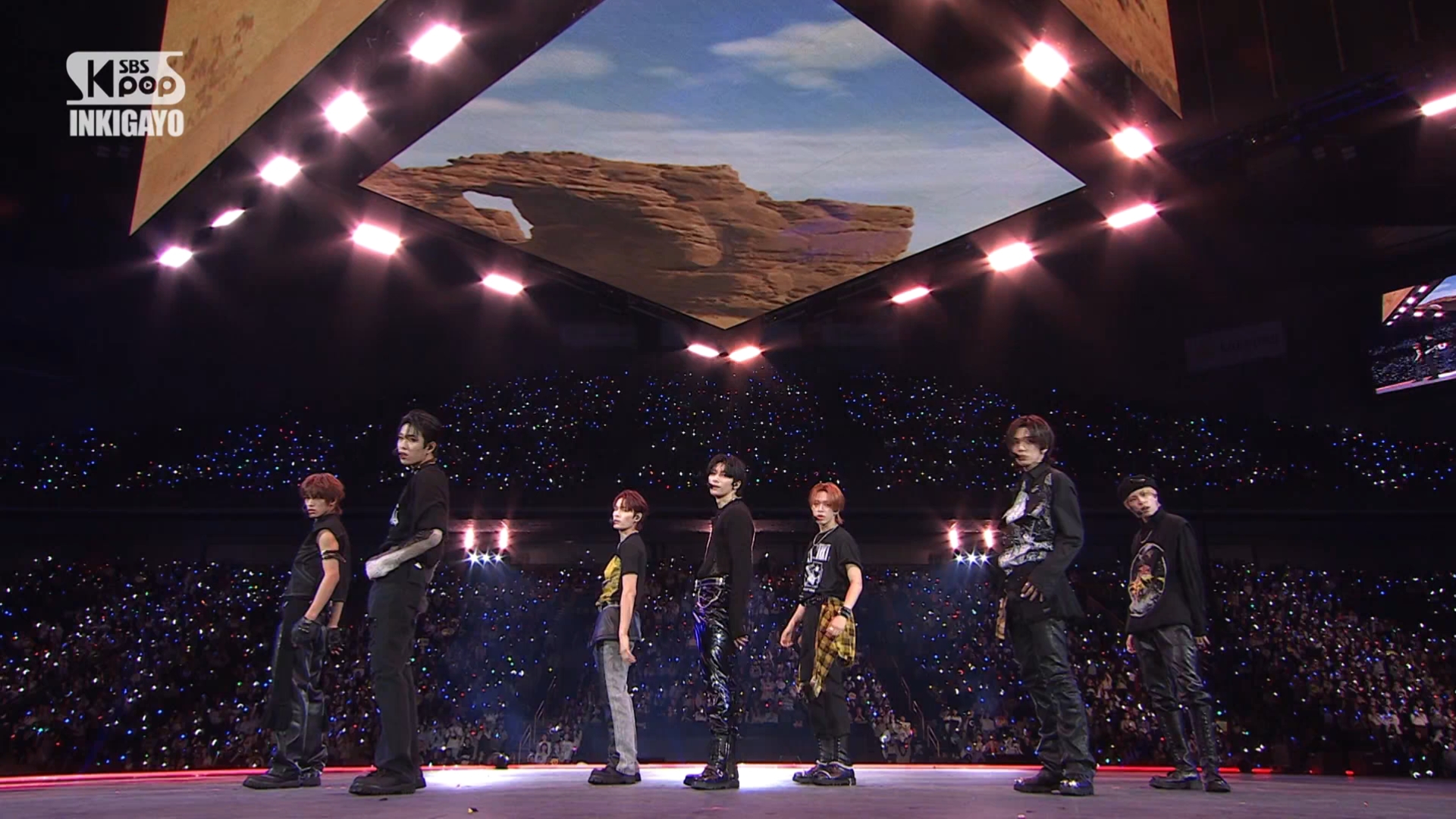 家族粉狂喜!jyp新男团cover 师兄chkchk boom舞台