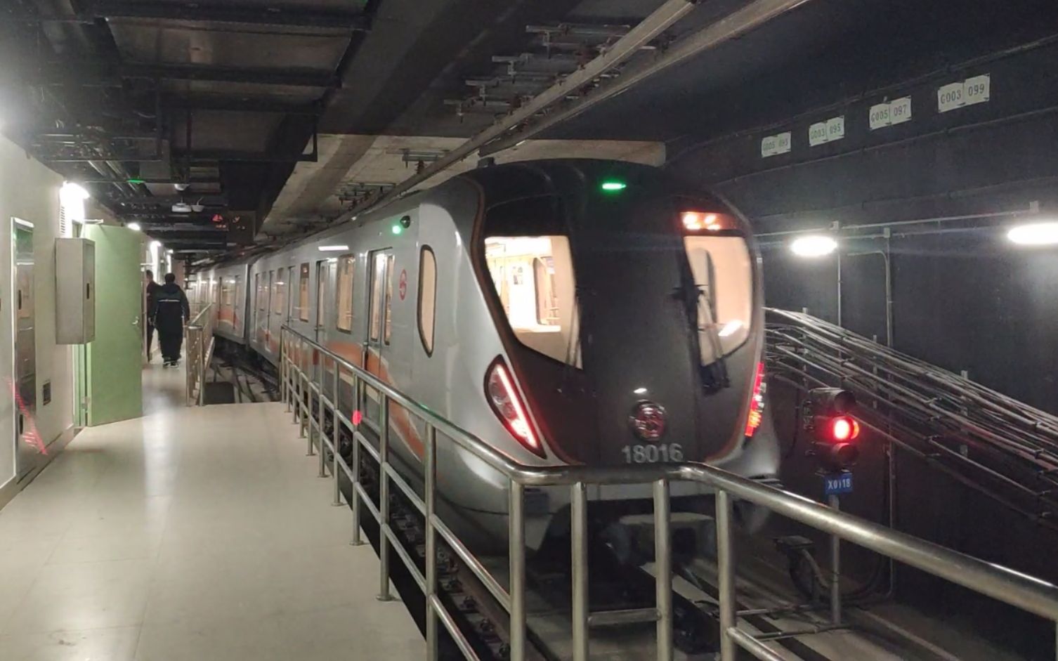 【无人驾驶】上海地铁18号线开通首日!