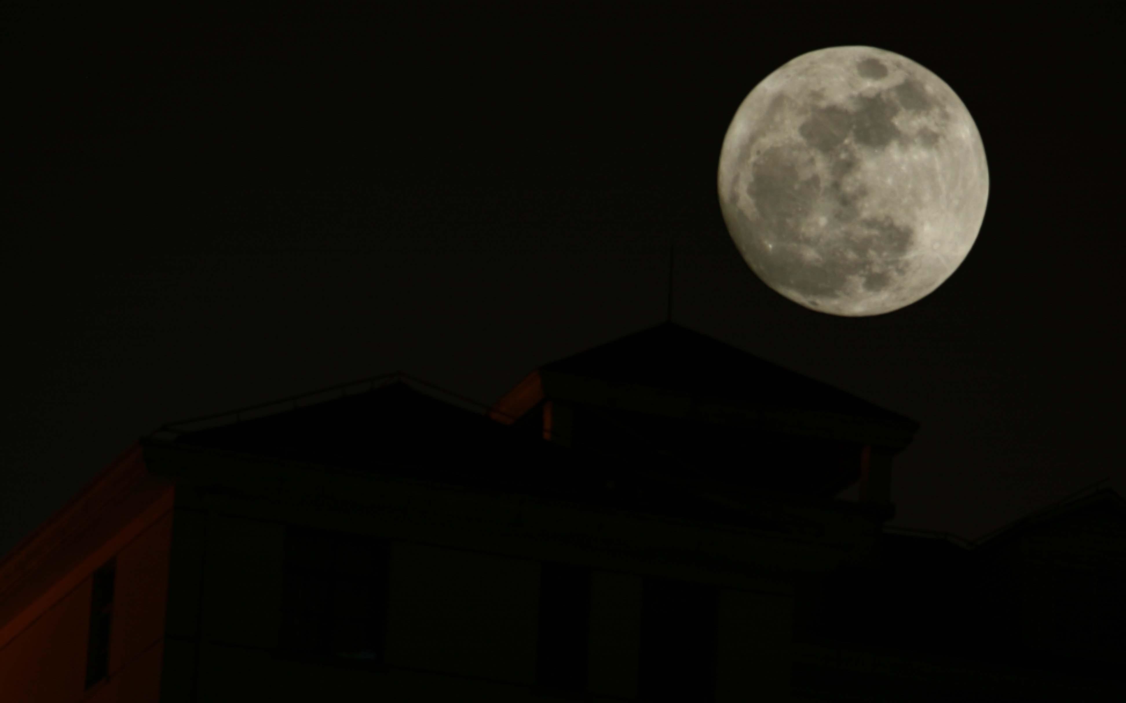 [图]在月亮下面Under the Moon 英汉双语字幕——第1章:人工臭氧层