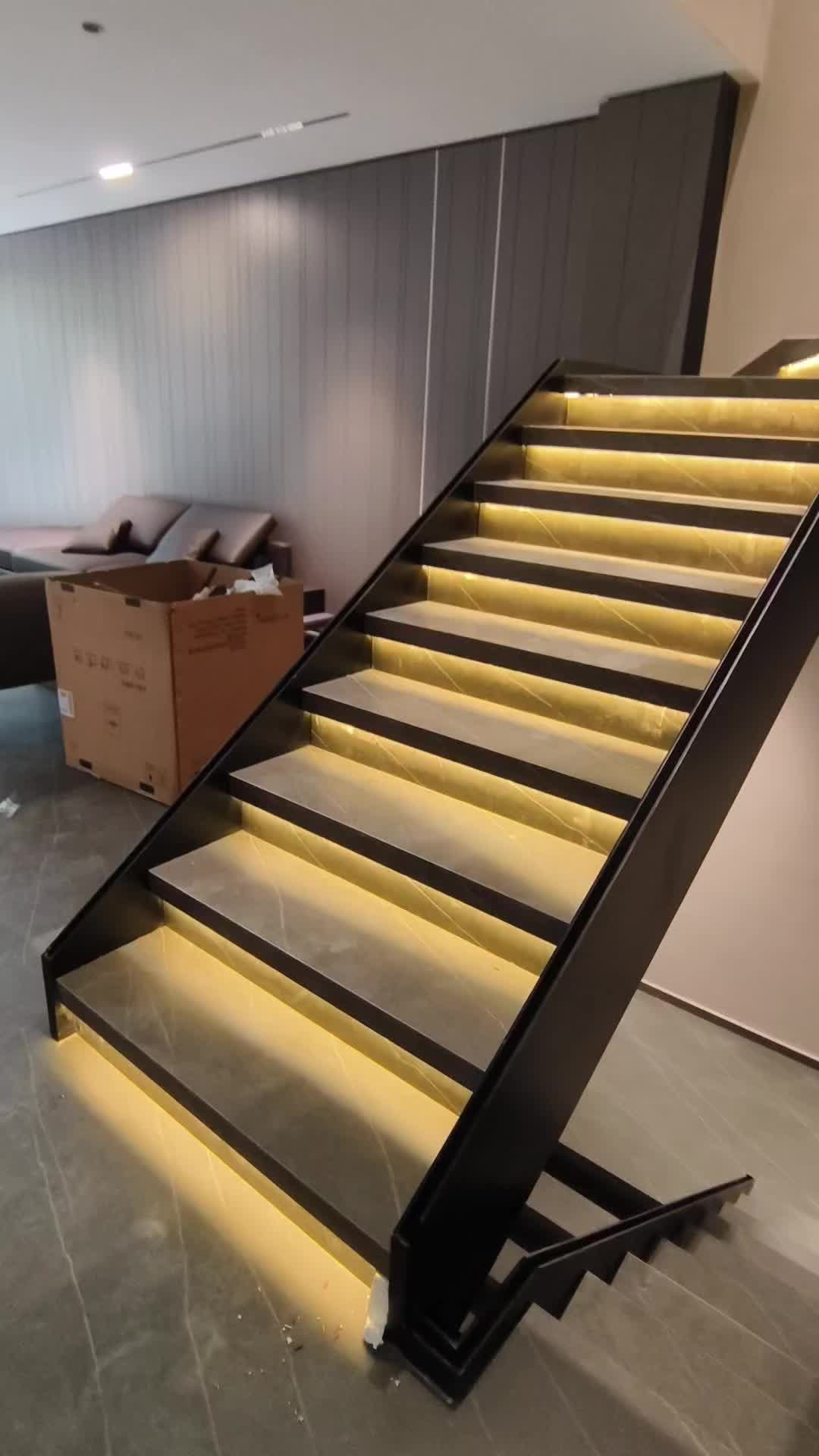 上科智联网红楼梯灯