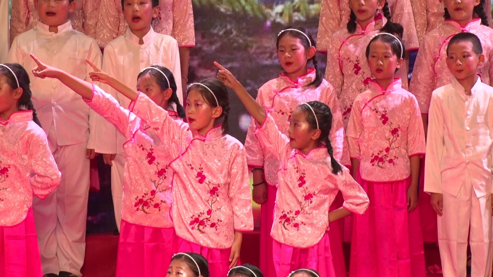 [图]舒兰市第八学区金马中心小学校艺术节合唱《十月是你的生日》