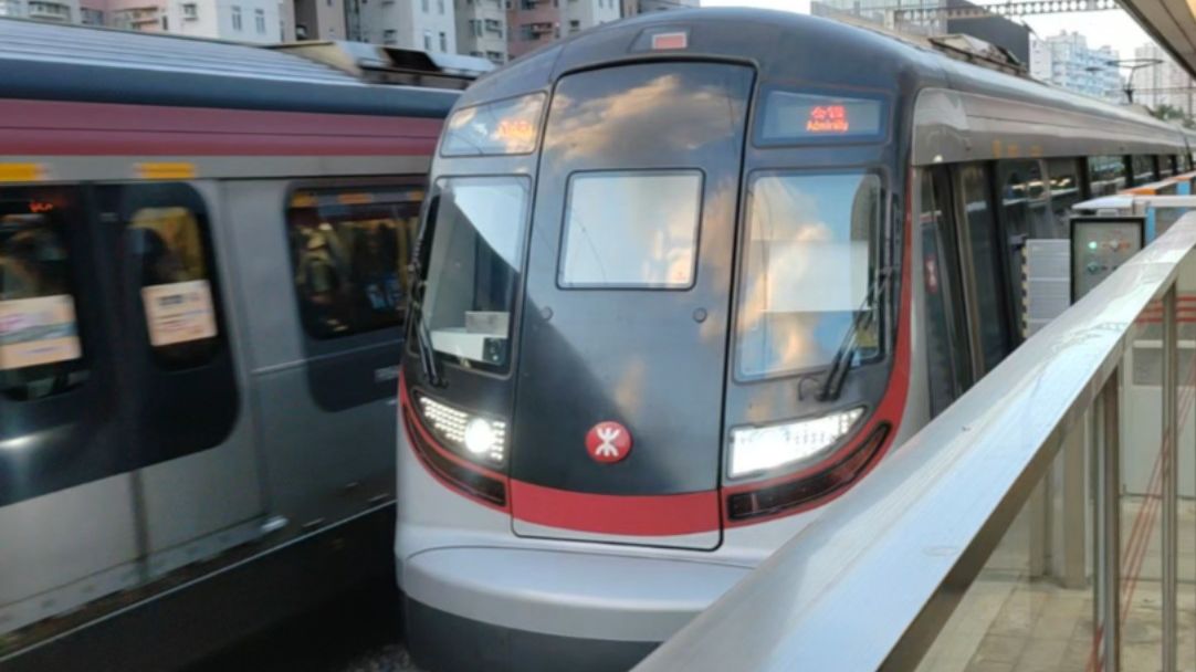 2024年7月10日,港铁沙中线r-train型电客车运行港铁东铁线(d106-d108)