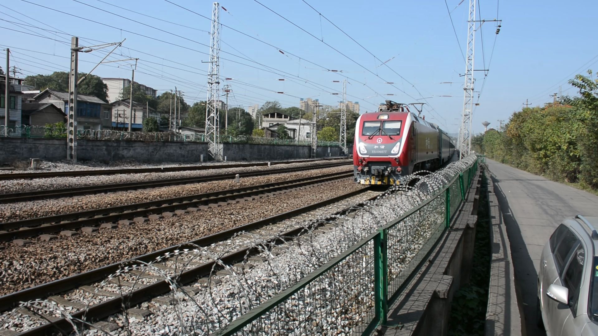 和谐d1d机车牵引列车途经电力机车"摇篮"--株洲田心(1)_哔哩哔哩_bili