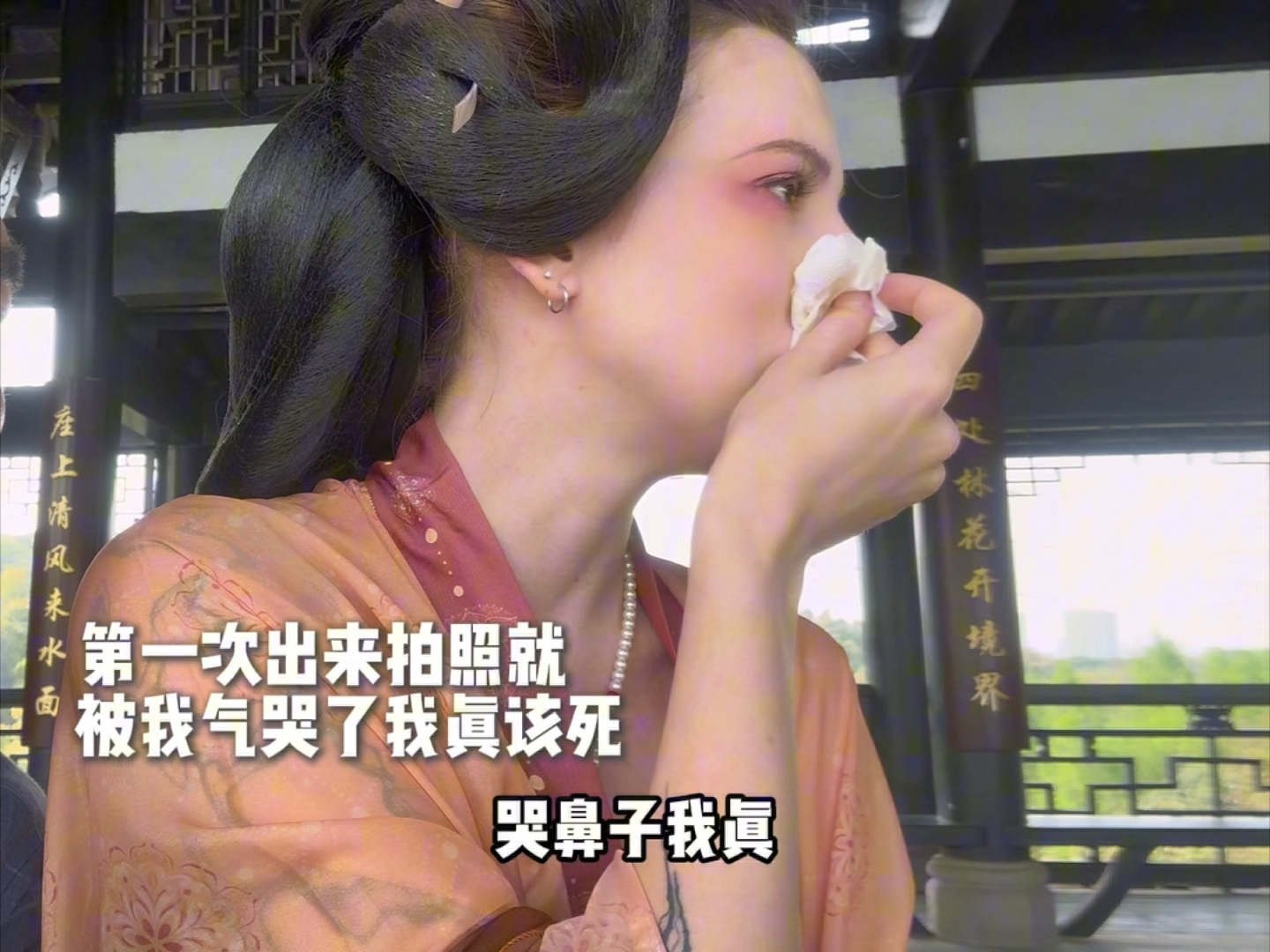 谁懂：俄罗女生第一次拍照就被我气哭🥹