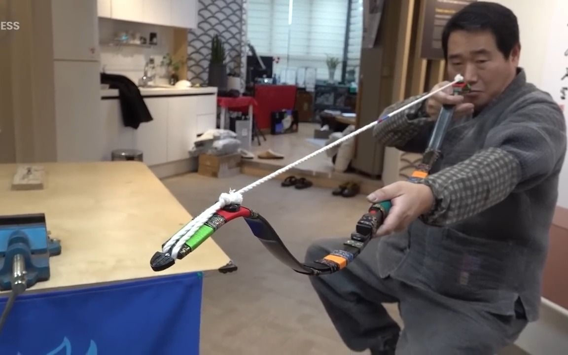 韩国最佳射箭国家制造的竹弓.韩国制弓工匠.